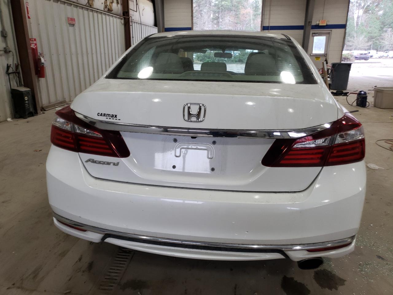 VIN 1HGCR2F38HA165012 2017 HONDA ACCORD no.6