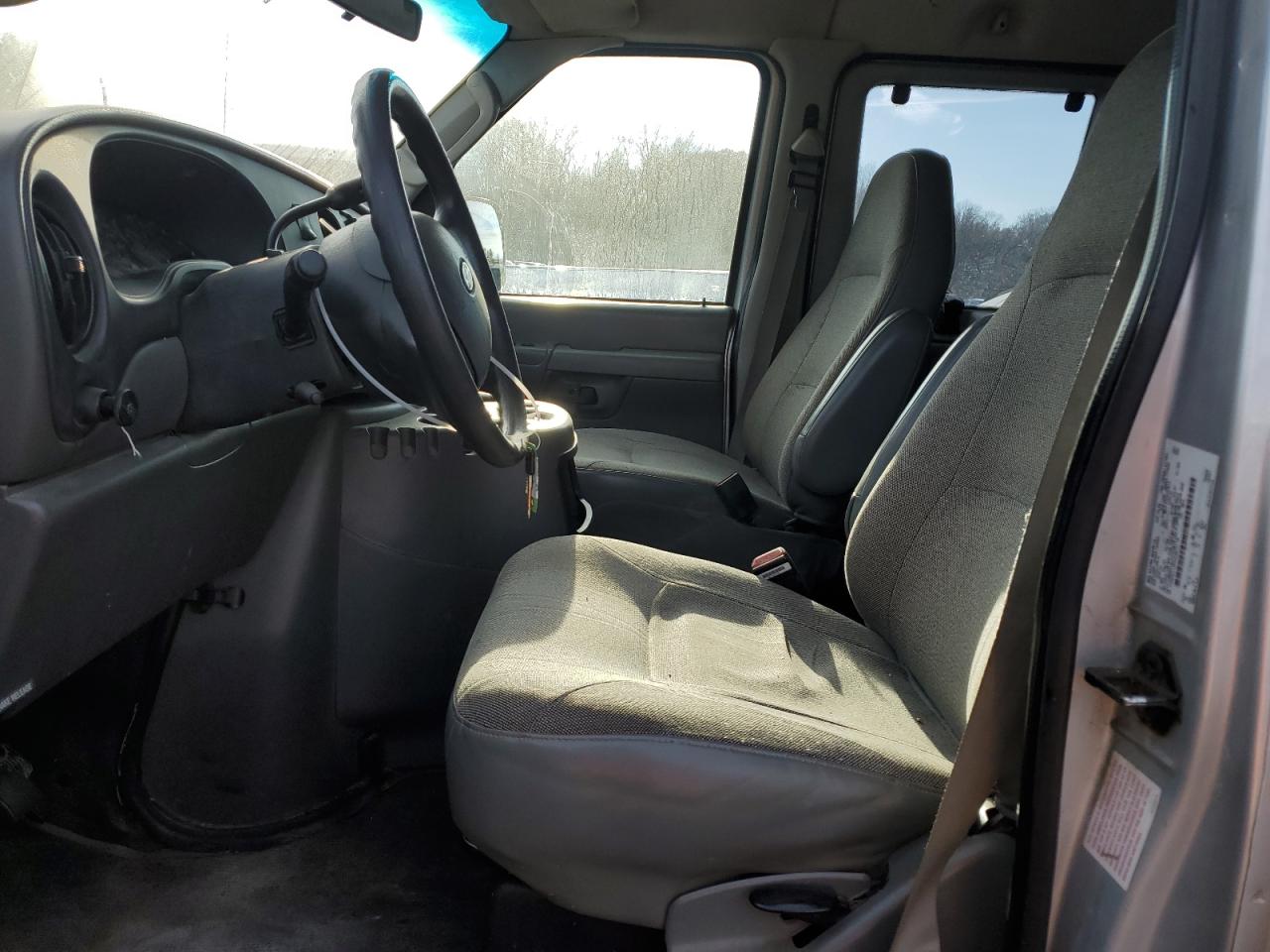 2004 Ford Econoline - Image 7
