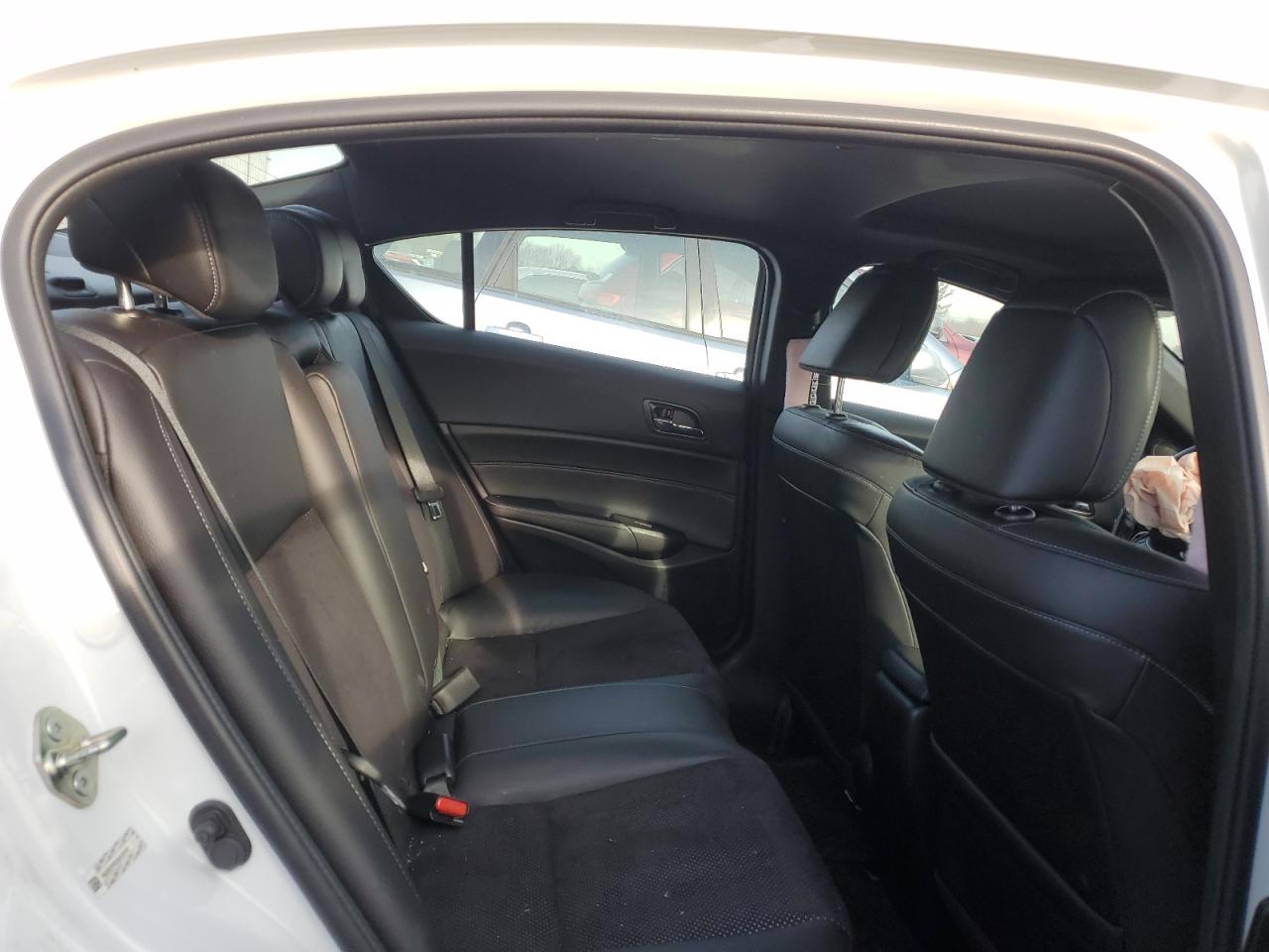 2016 Acura ILX - Image 10