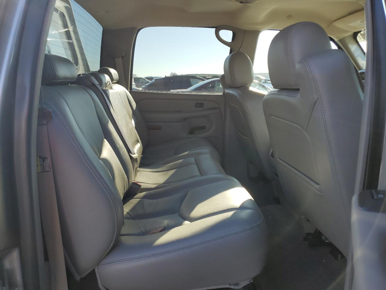 2006 Chevrolet Silverado - Image 10