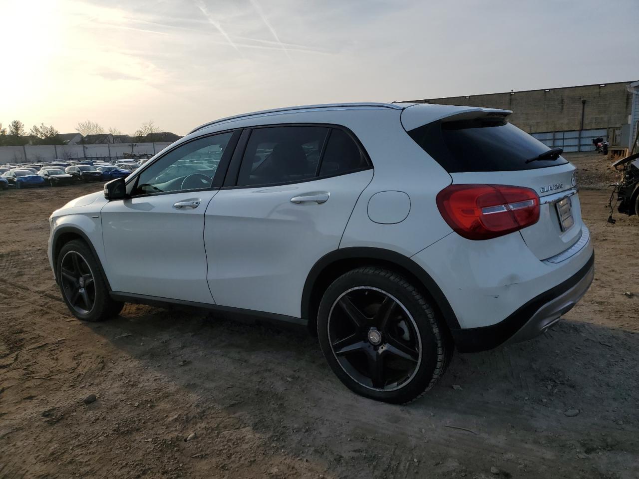 VIN WDCTG4GB3FJ037516 2015 MERCEDES-BENZ GLA-CLASS no.2