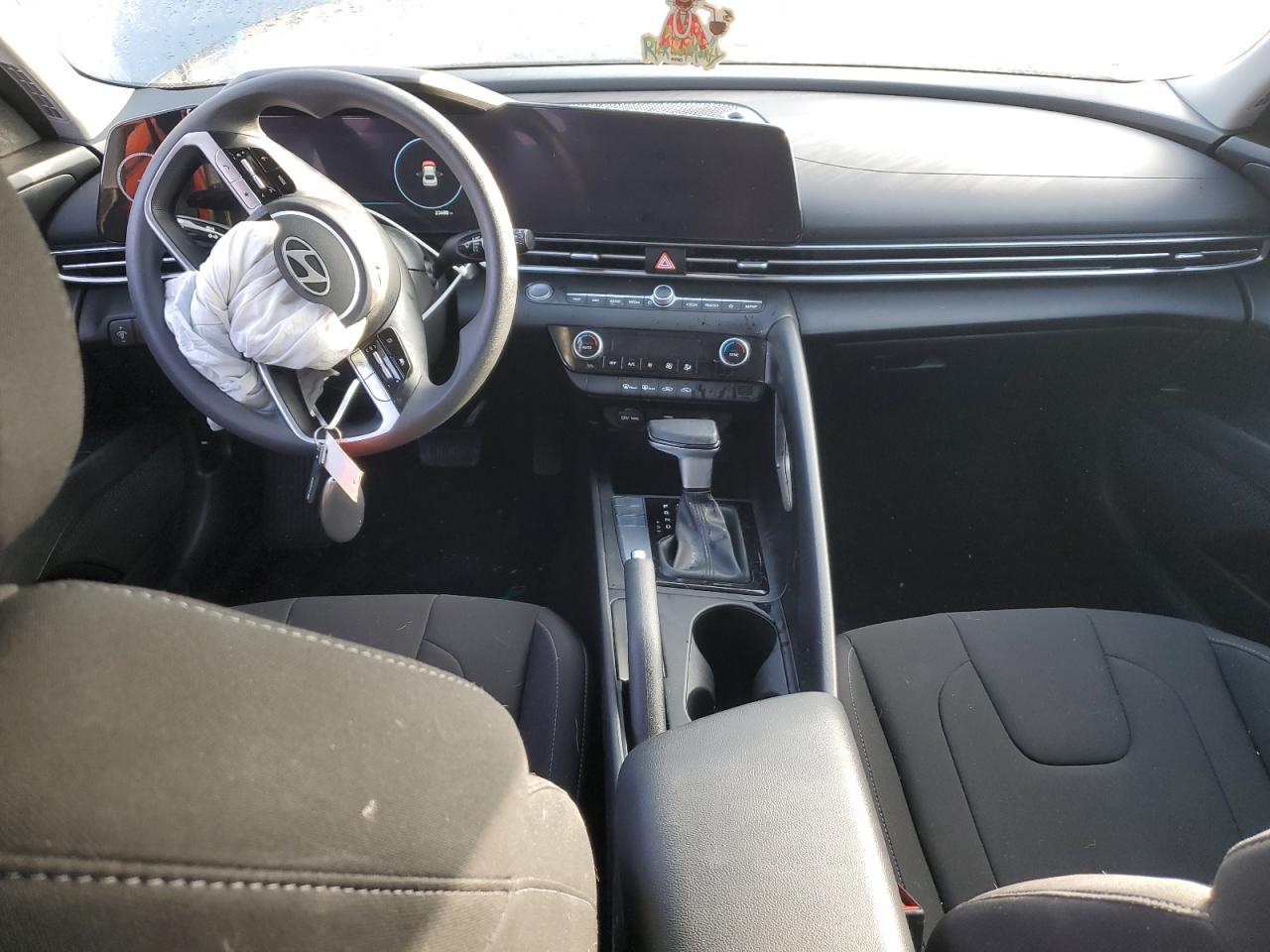 2024 Hyundai Elantra - Image 8