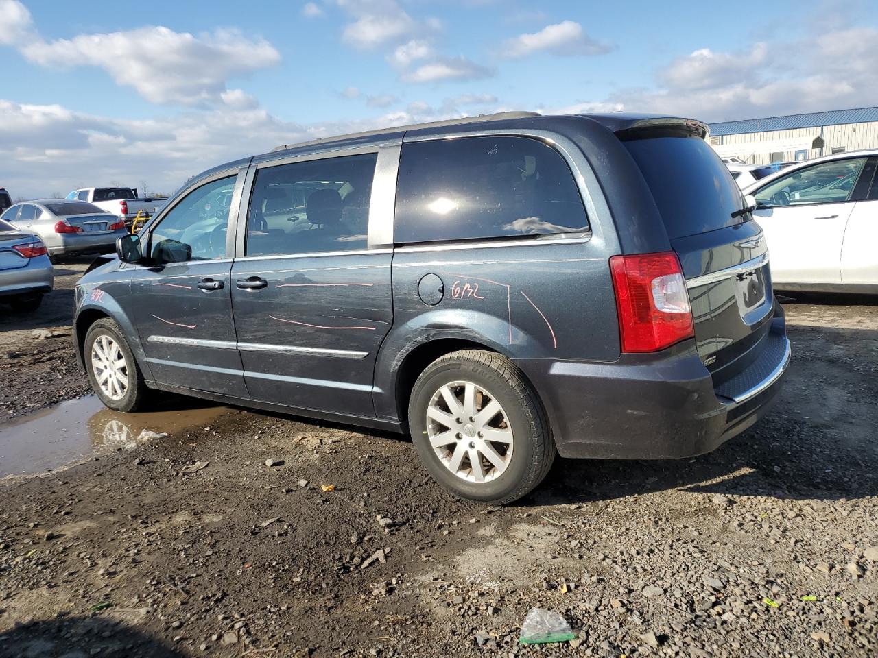 2014 Chrysler Town & Country - Image 2