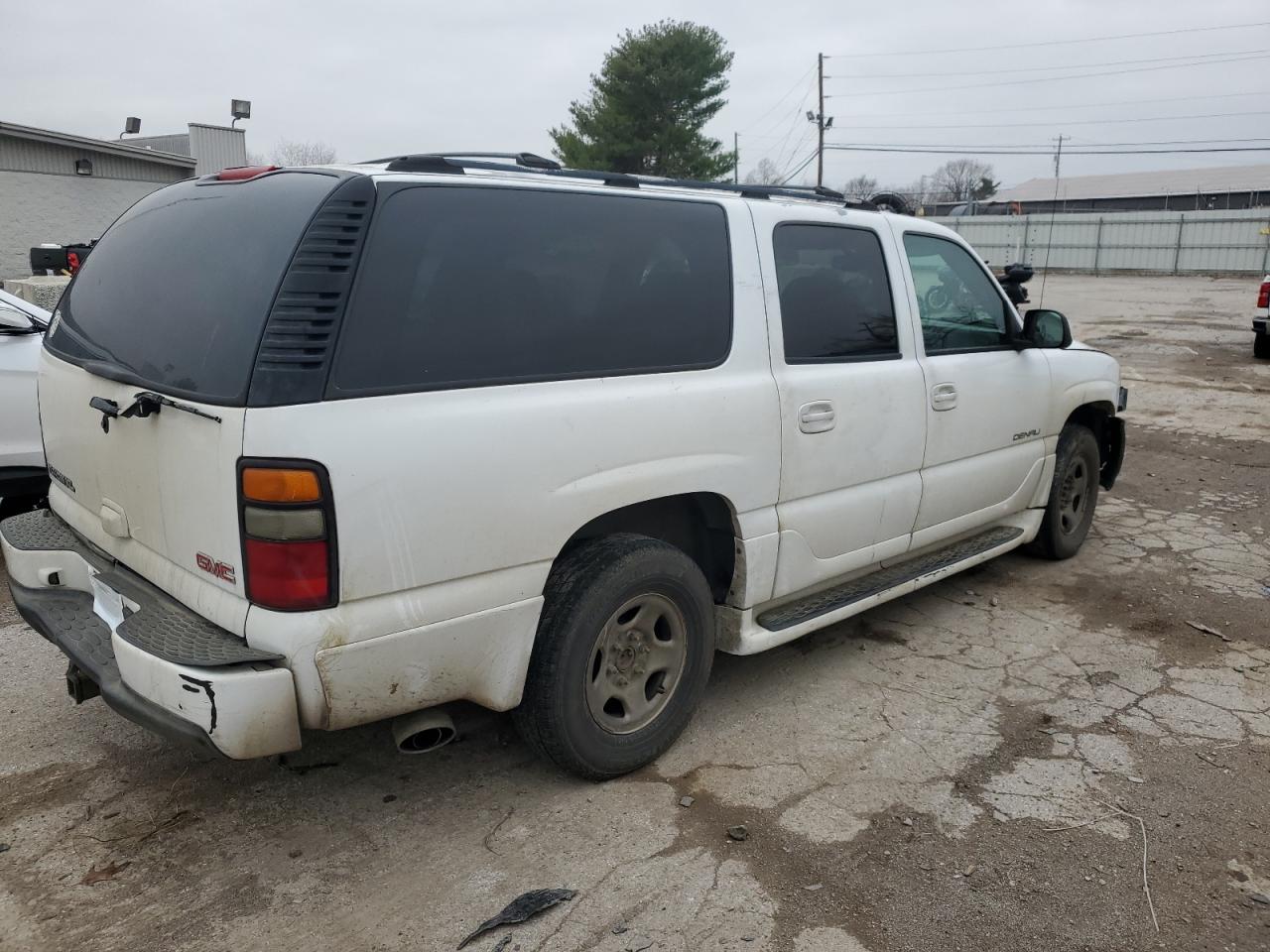 2004 GMC Yukon - Image 3