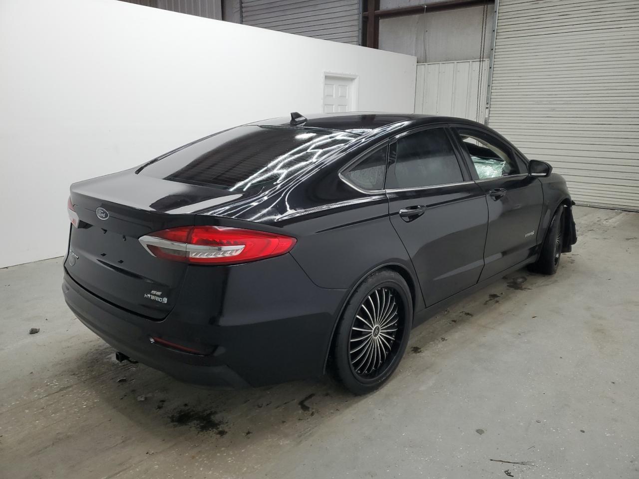 2019 Ford Fusion - Image 3