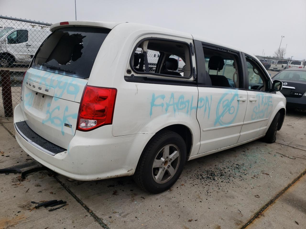 2013 Dodge Caravan - Image 3
