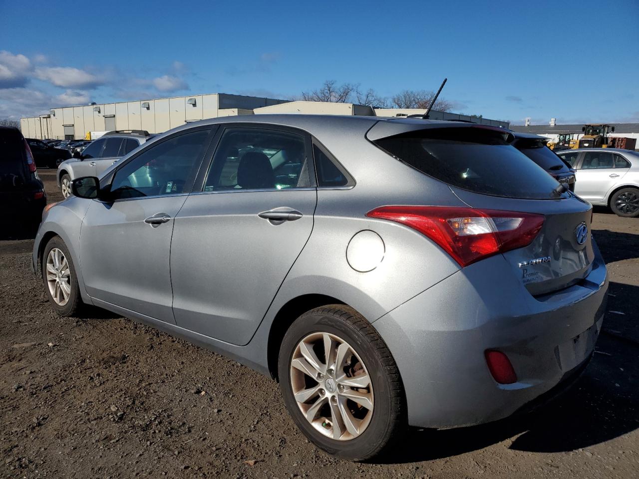 KMHD35LH6FU248211 2015 HYUNDAI ELANTRA - Image 2