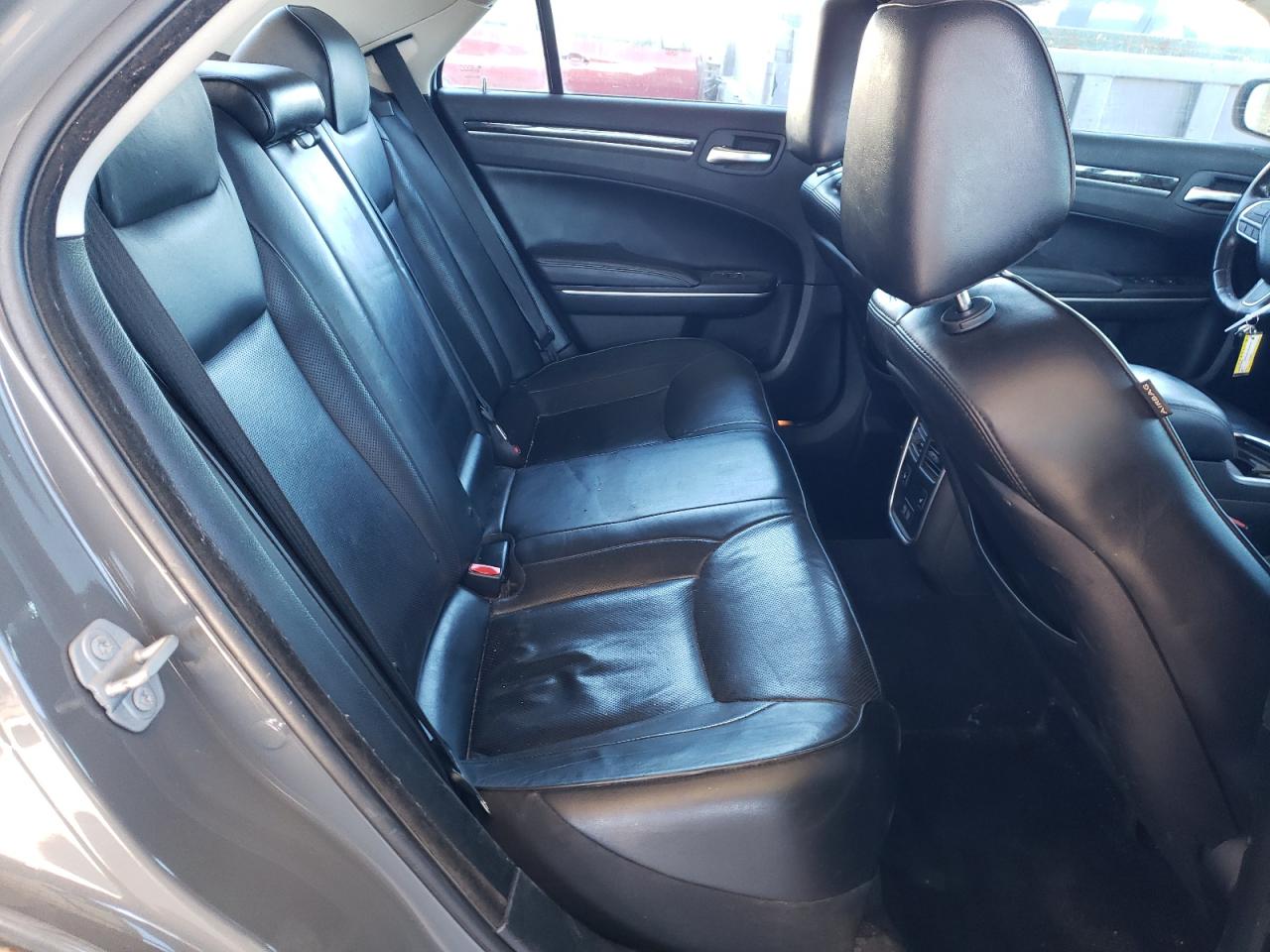 2019 Chrysler 300 - Image 10