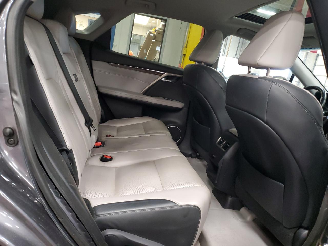 2017 Lexus RX - Image 11