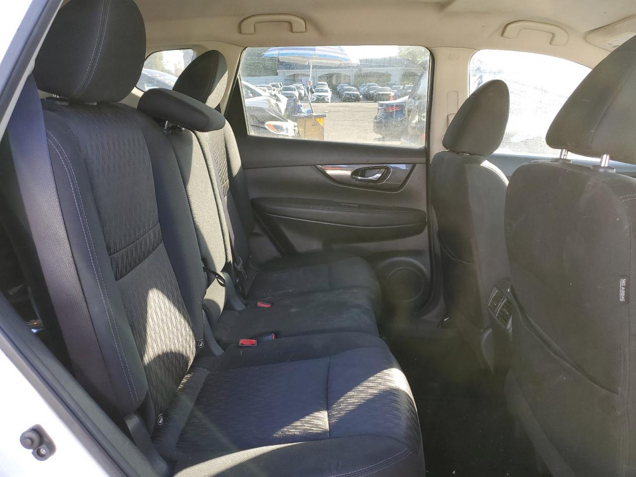 2018 Nissan Rogue - Image 11