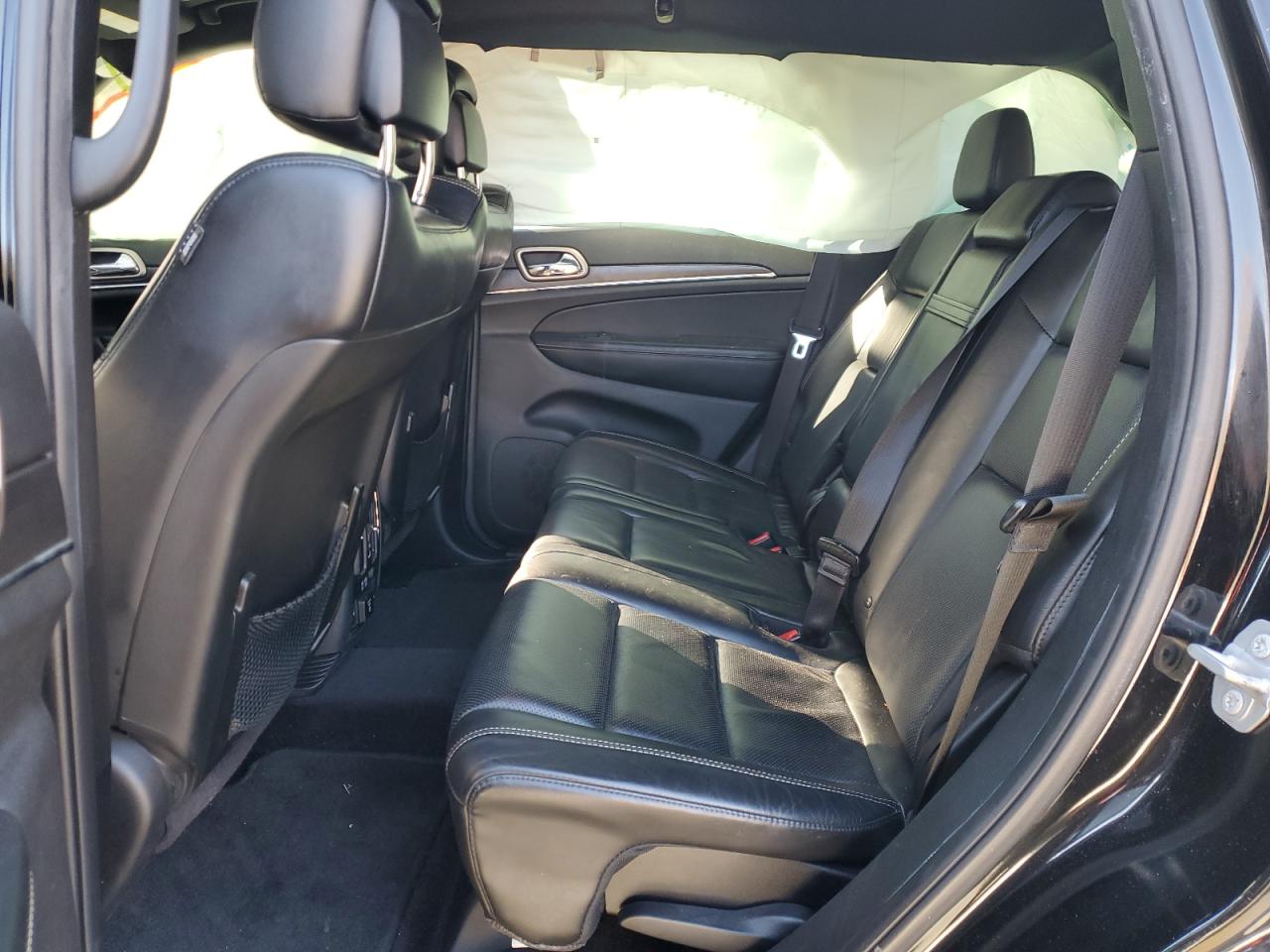 2017 Jeep Grand Cherokee - Image 11