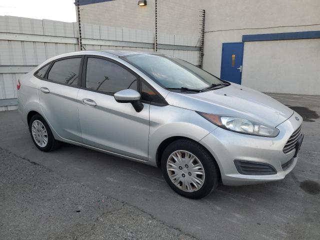 Sedans FORD FIESTA 2015 Silver