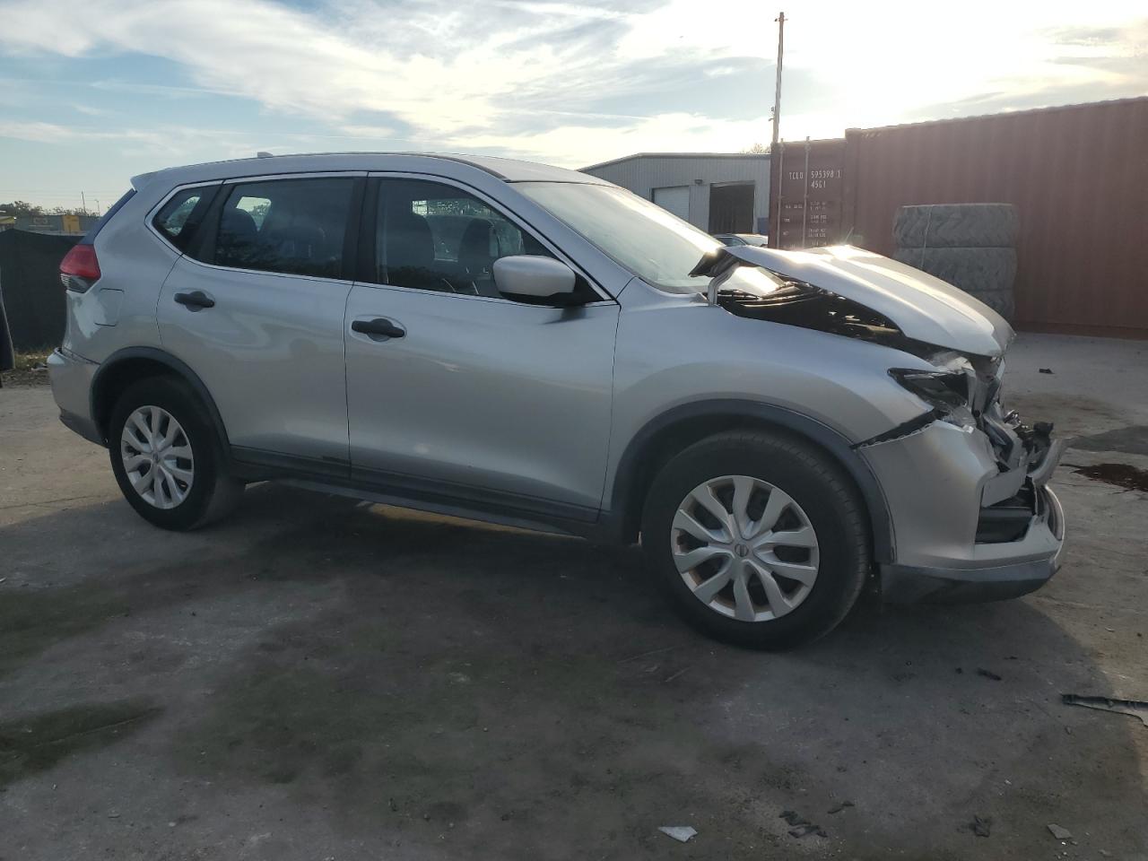 2017 Nissan Rogue - Image 4