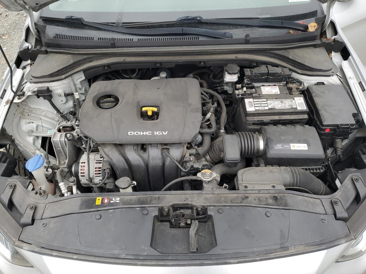 2017 Hyundai Elantra - Image 12