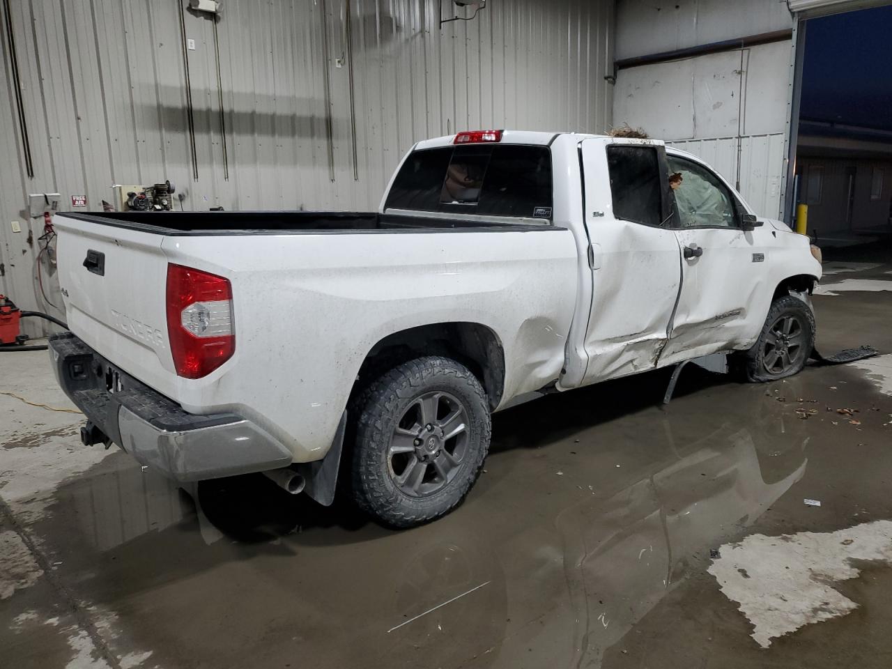 VIN 5TFUY5F1XJX724892 2018 TOYOTA TUNDRA no.3