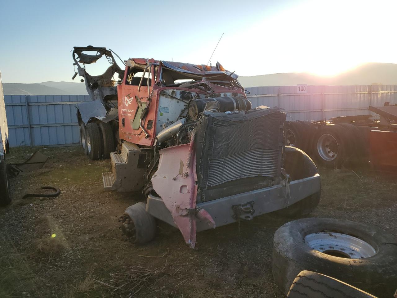 Martinez, CA에서 판매 중인 2015 Peterbilt 365 - Rollover