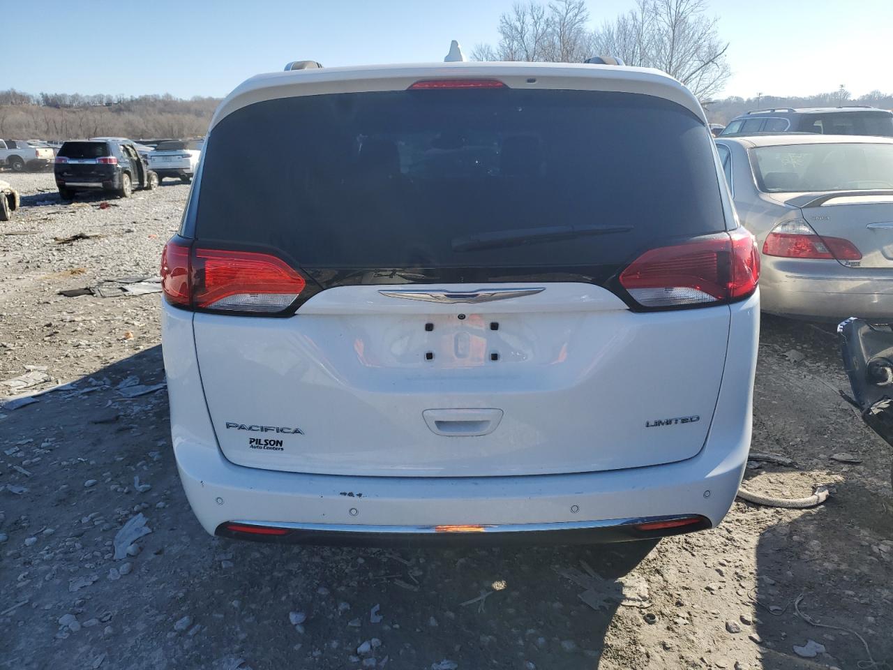 2017 Chrysler Pacifica - Image 6