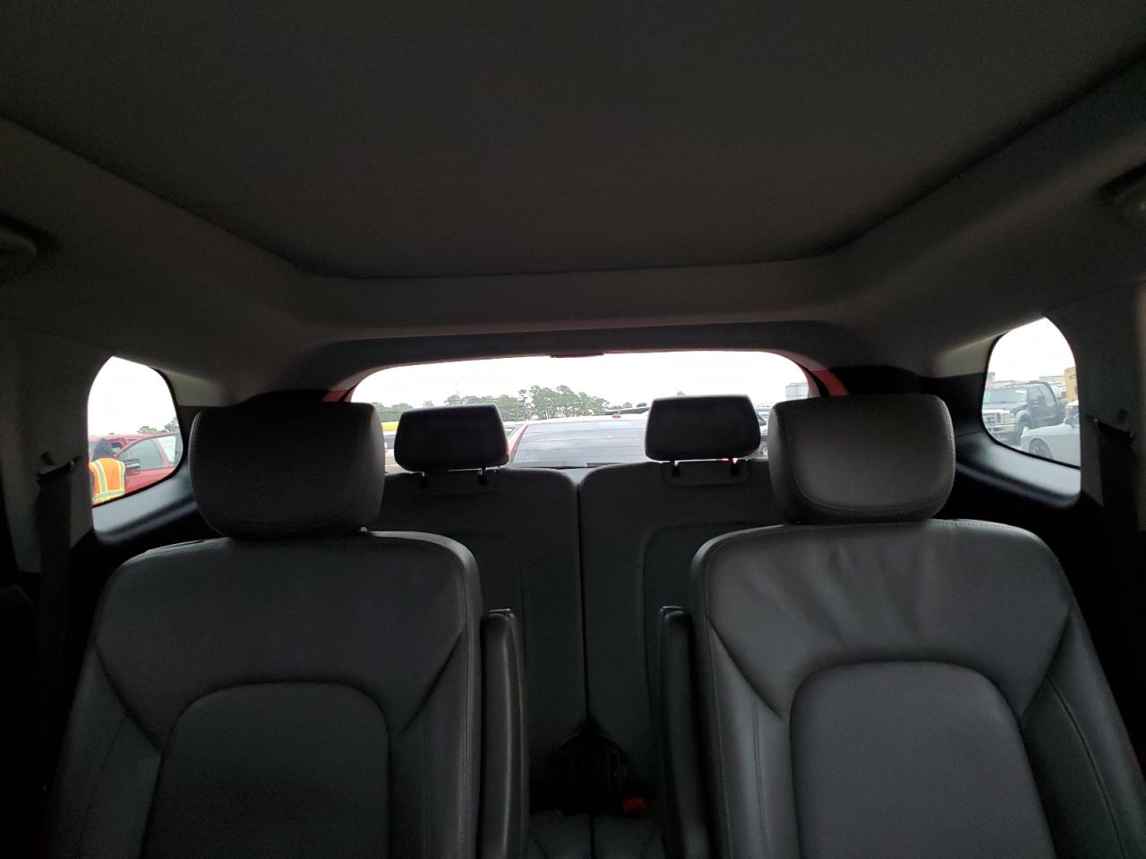 2016 Hyundai Santa Fe - Image 10