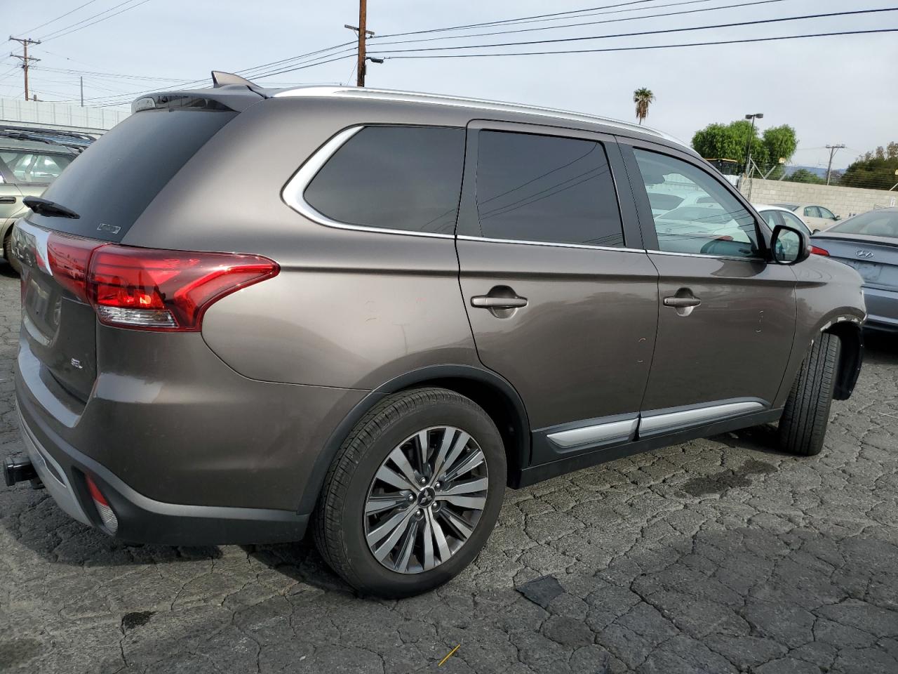 2020 Mitsubishi Outlander - Image 3