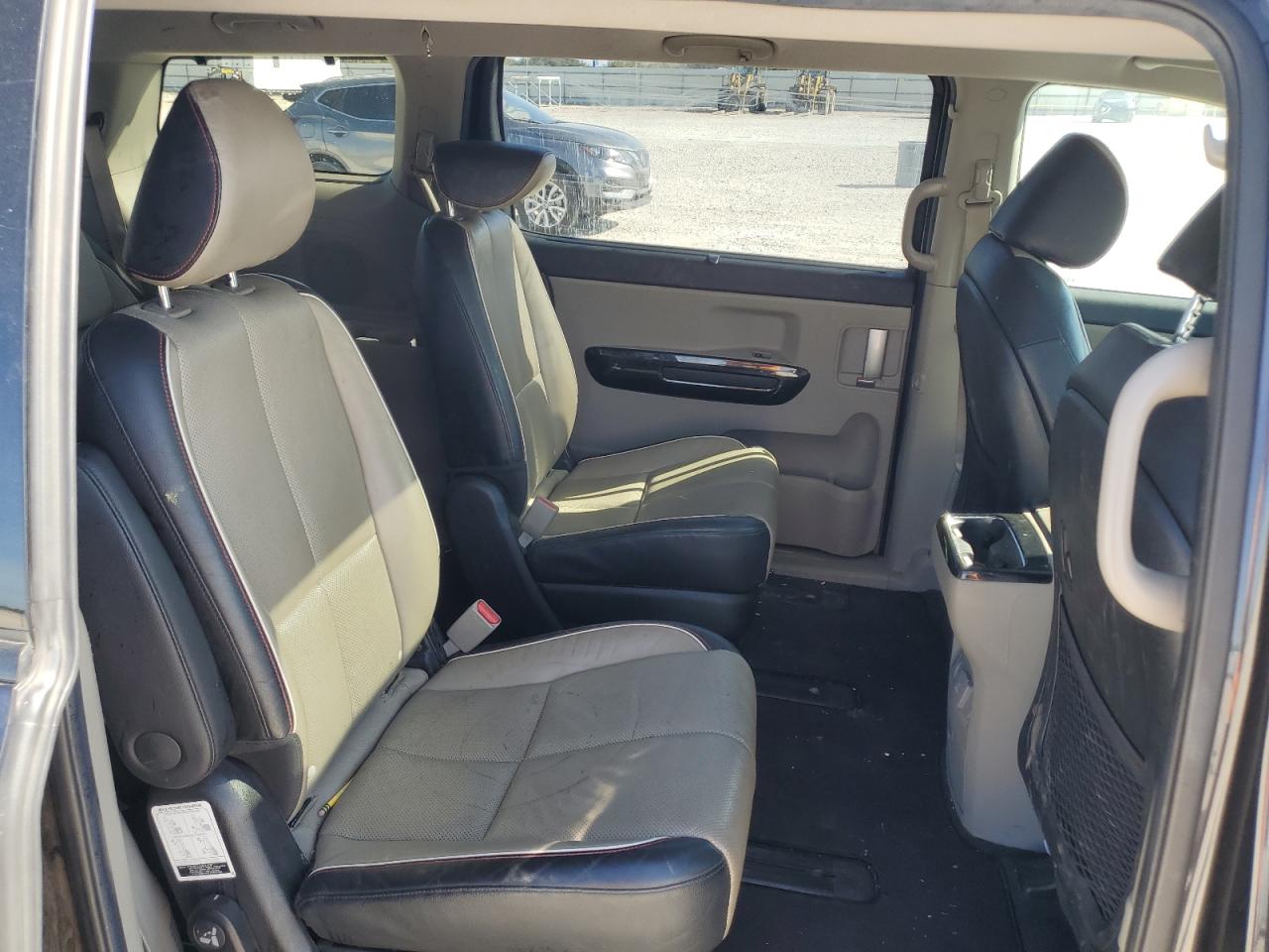 2020 Kia Sedona - Image 11