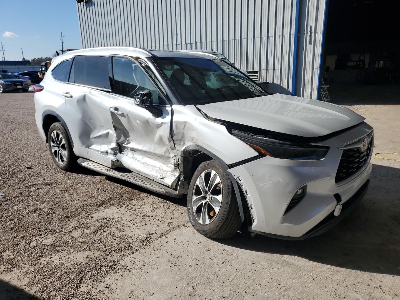 2022 Toyota Highlander - Image 4