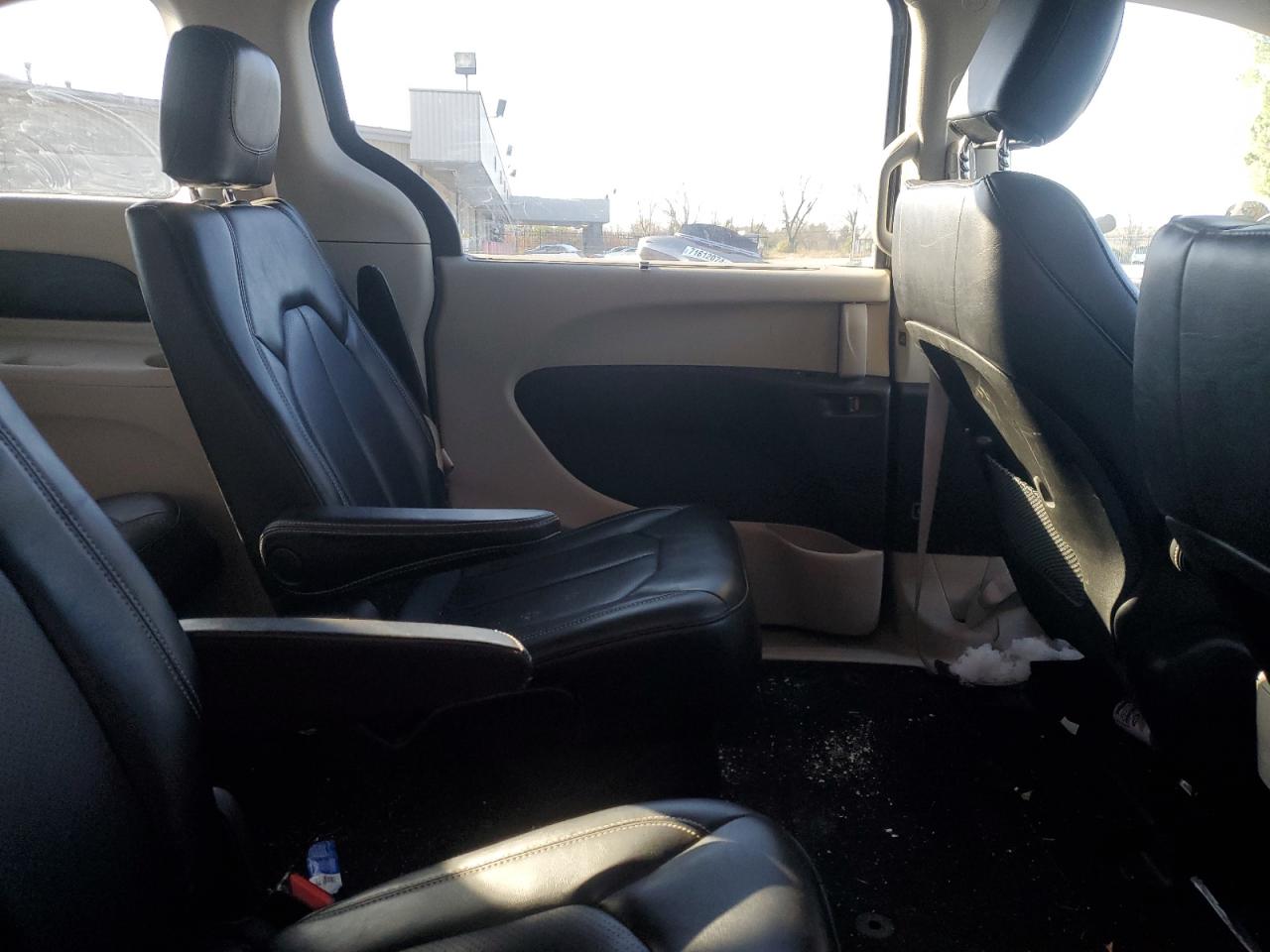 2020 Chrysler Voyager - Image 11