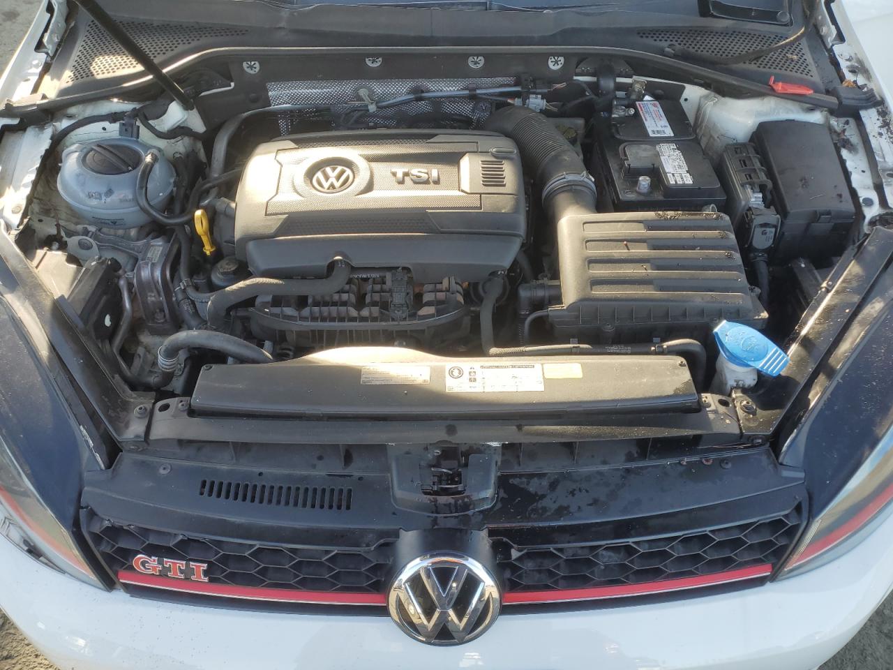 2015 Volkswagen GTI - Image 11
