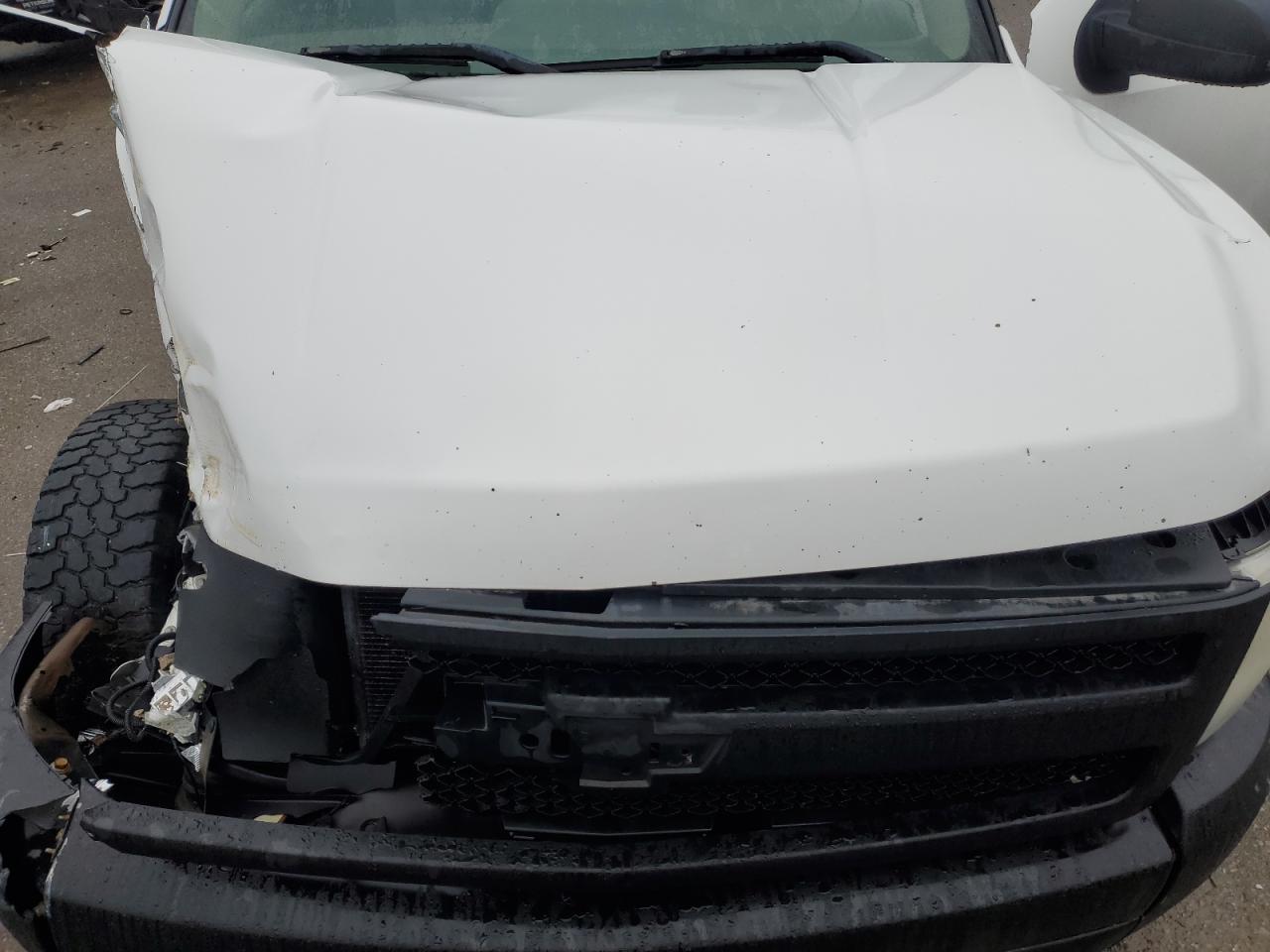 2008 Chevrolet Silverado - Image 11