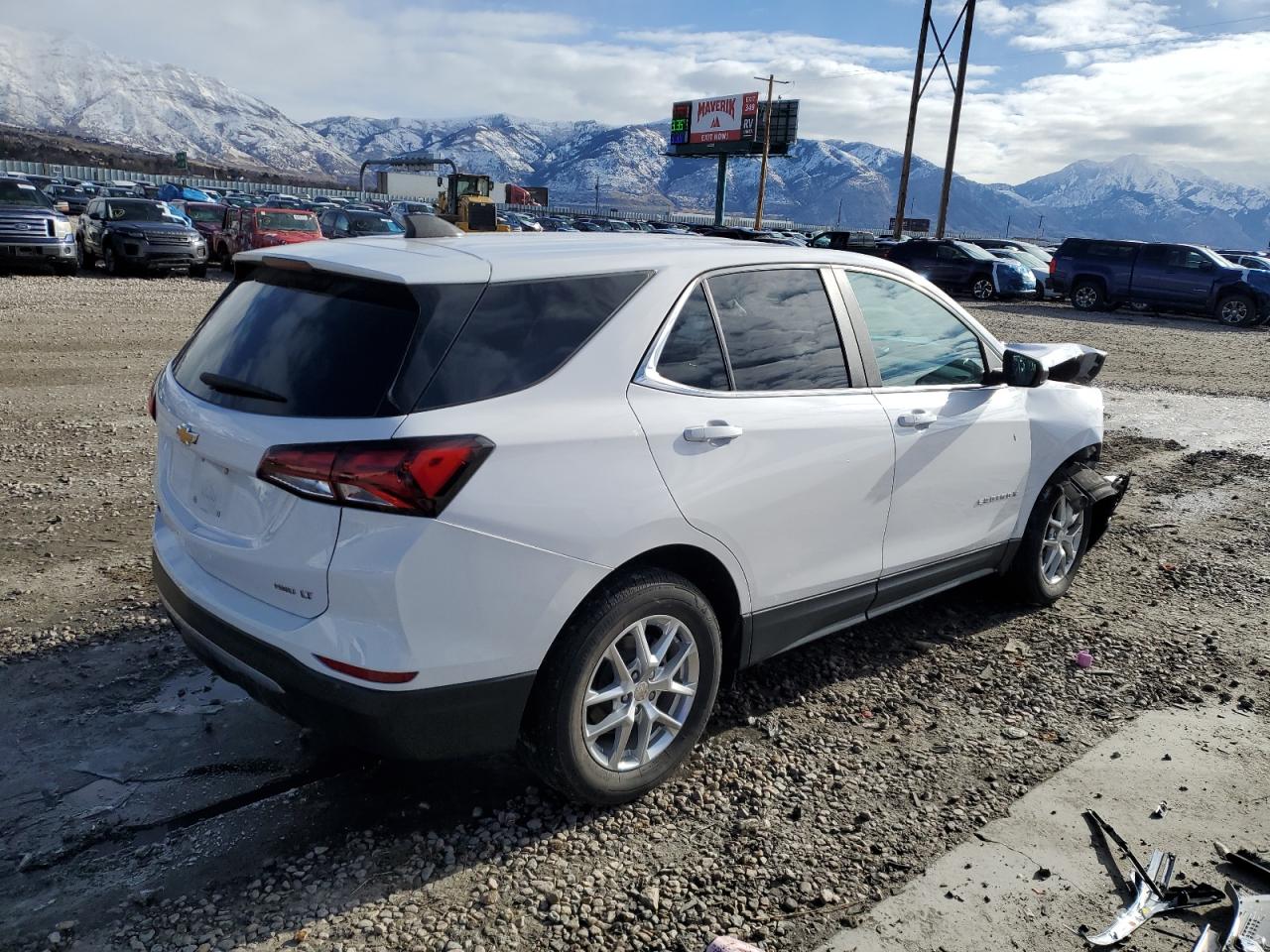 2022 Chevrolet Equinox - Image 3