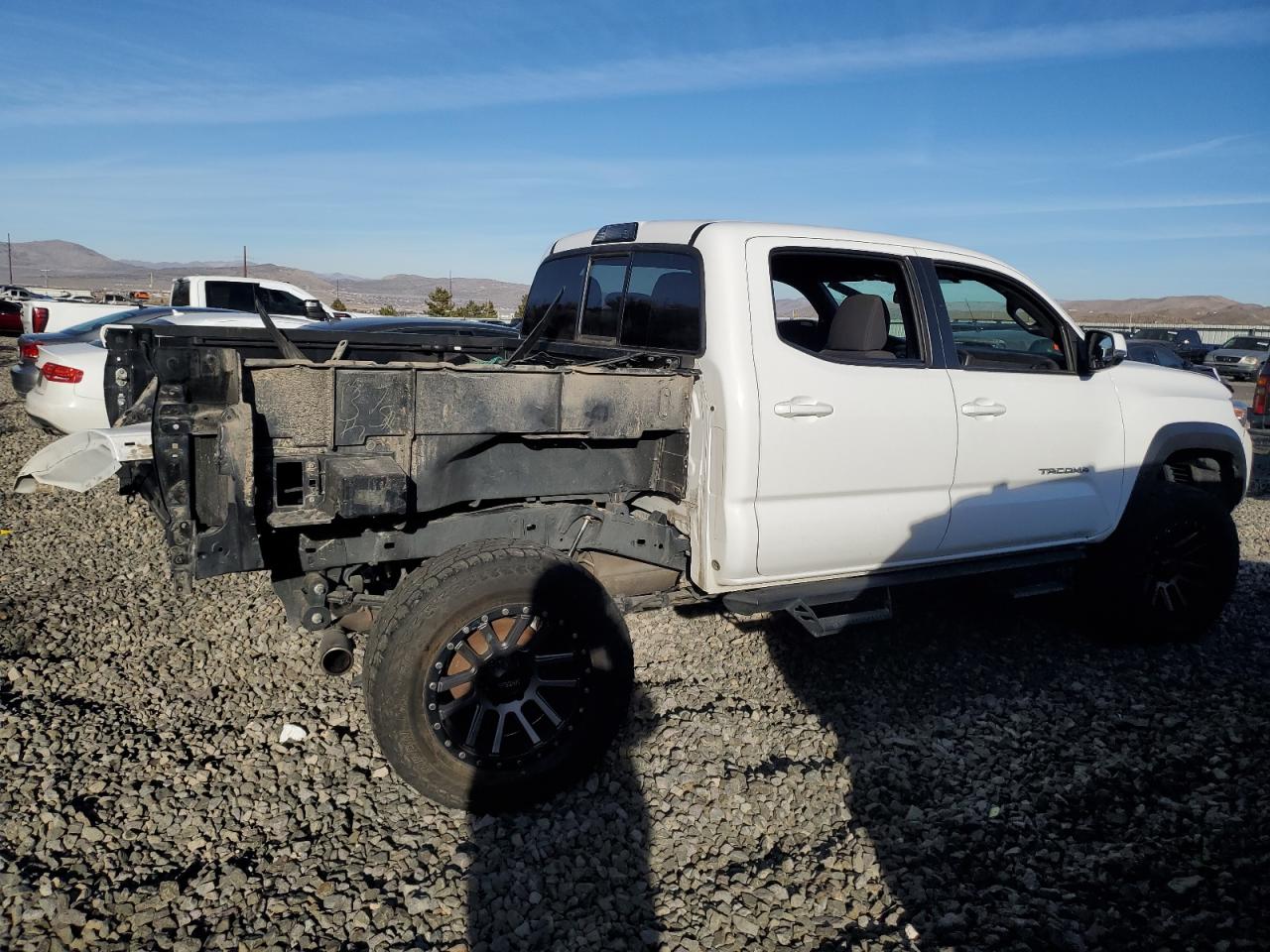 2016 Toyota Tacoma - Image 3