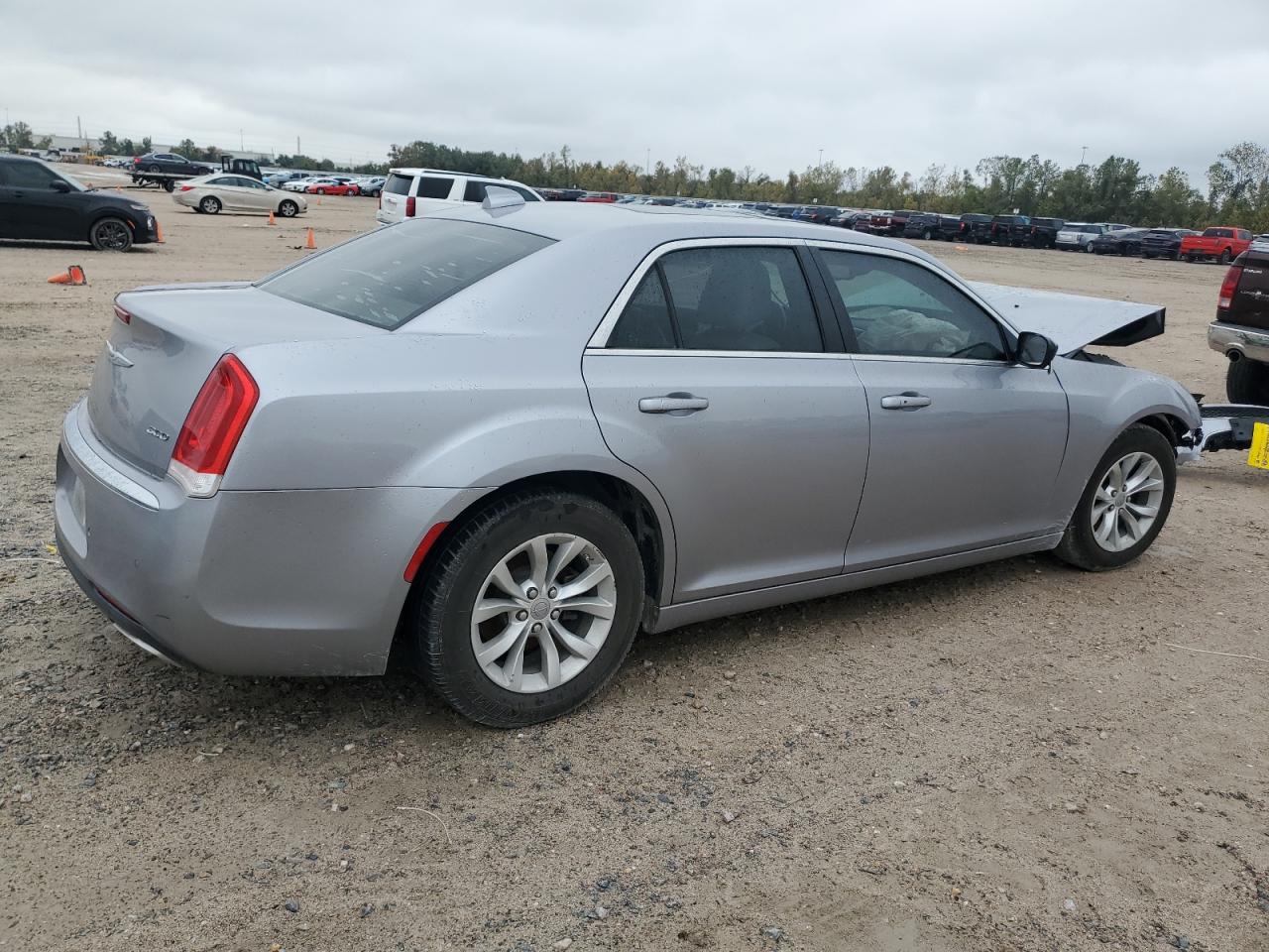 VIN 2C3CCAAG0GH128464 2016 CHRYSLER 300 no.3