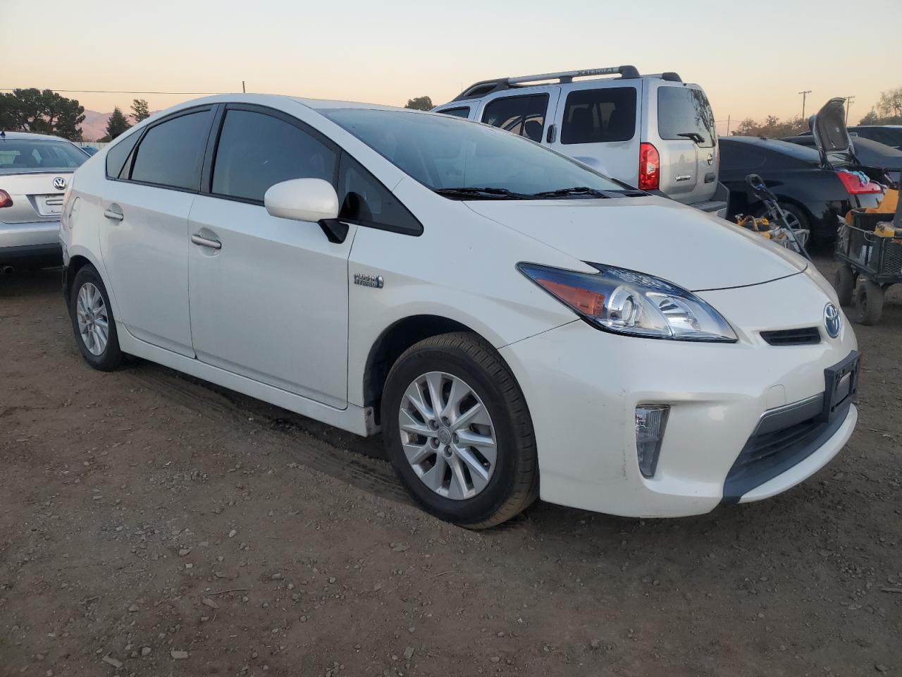 VIN JTDKN3DP4E3056886 2014 TOYOTA PRIUS no.4