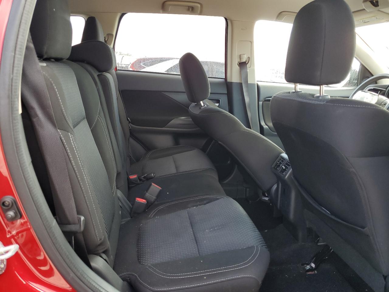 2020 Mitsubishi Outlander - Image 11