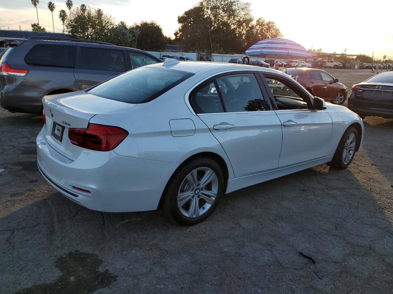 VIN WBA8B9G56JNU57982 2018 BMW 3 SERIES no.3