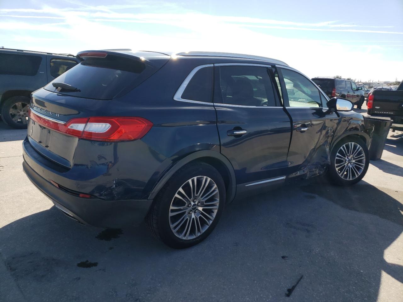 VIN 2LMPJ6LRXHBL12717 2017 LINCOLN MKX no.3