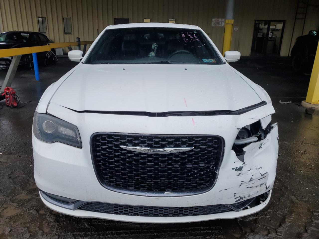 VIN 2C3CCAGG1GH282916 2016 CHRYSLER 300 no.5