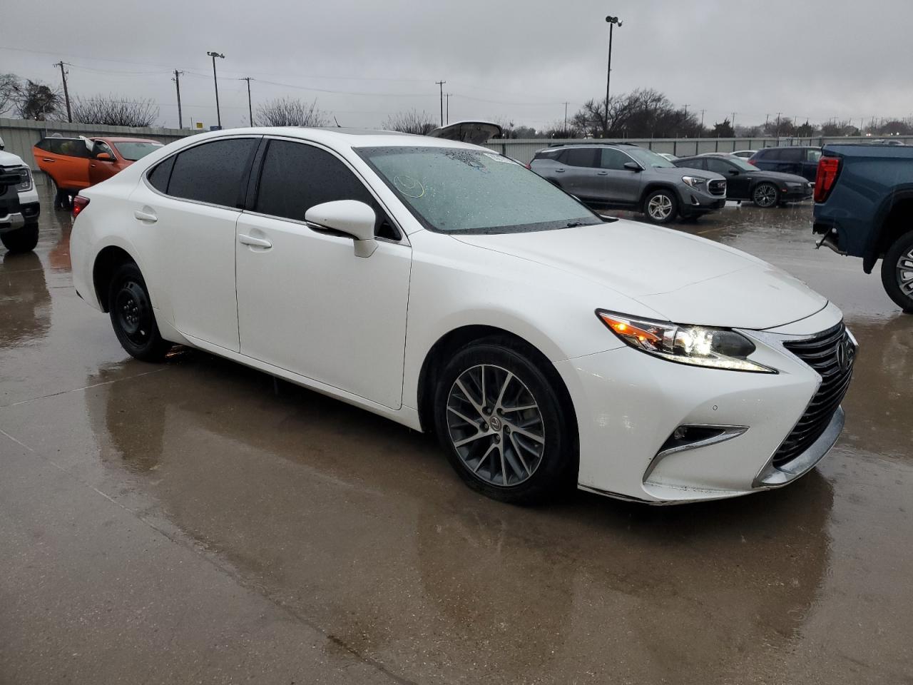 2018 Lexus ES - Image 4