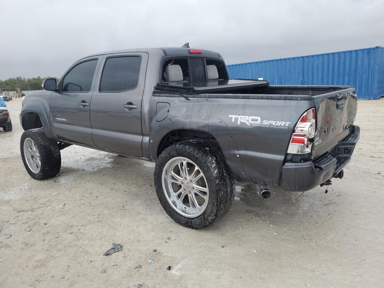 VIN 5TFJU4GNXFX072700 2015 TOYOTA TACOMA no.2