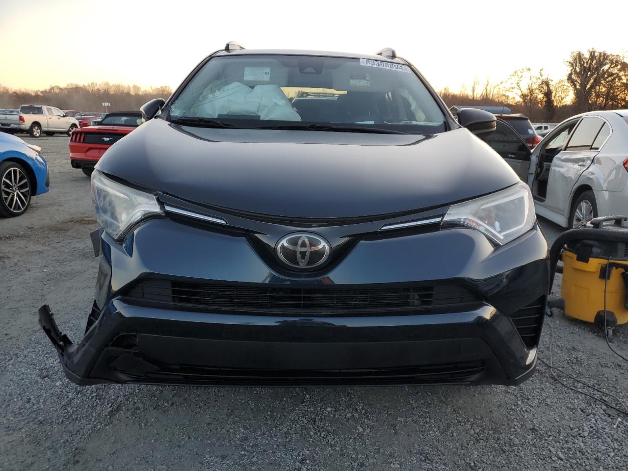 2017 Toyota RAV 4 - Image 5