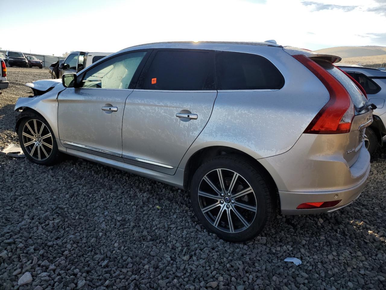 VIN YV4902RK7F2731915 2015 VOLVO XC60 no.2