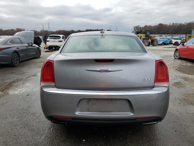  CHRYSLER 300 2017 Srebrny