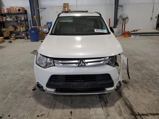  MITSUBISHI OUTLANDER 2015 Белый