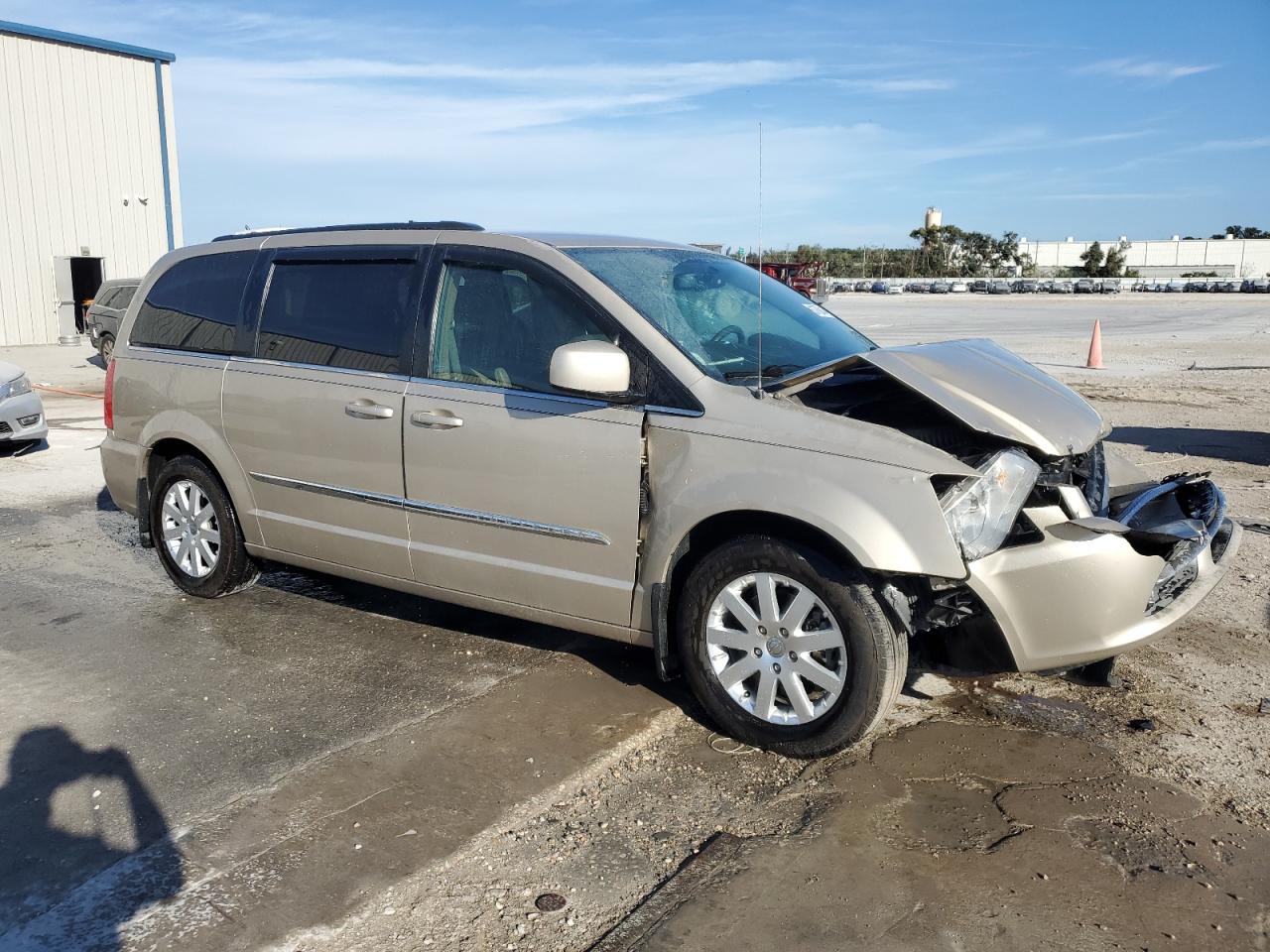 2016 Chrysler Town & Country - Image 4