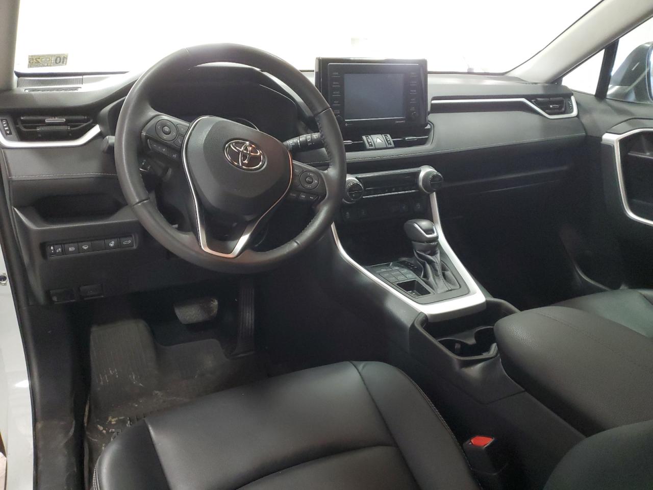 2021 Toyota RAV 4 - Image 8