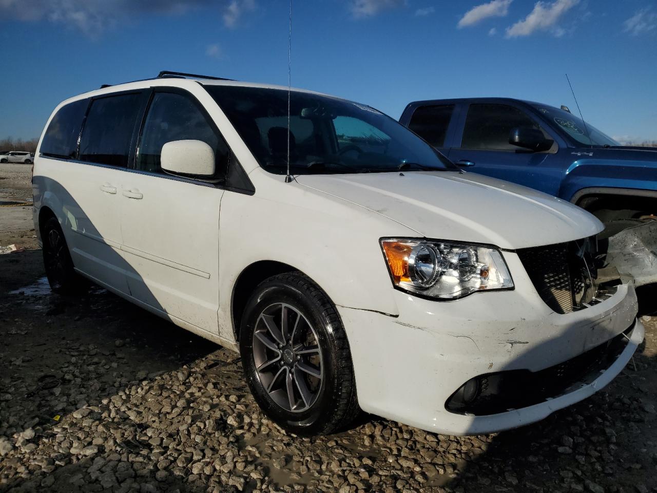 VIN 2C4RDGCG4HR800590 2017 DODGE CARAVAN no.4