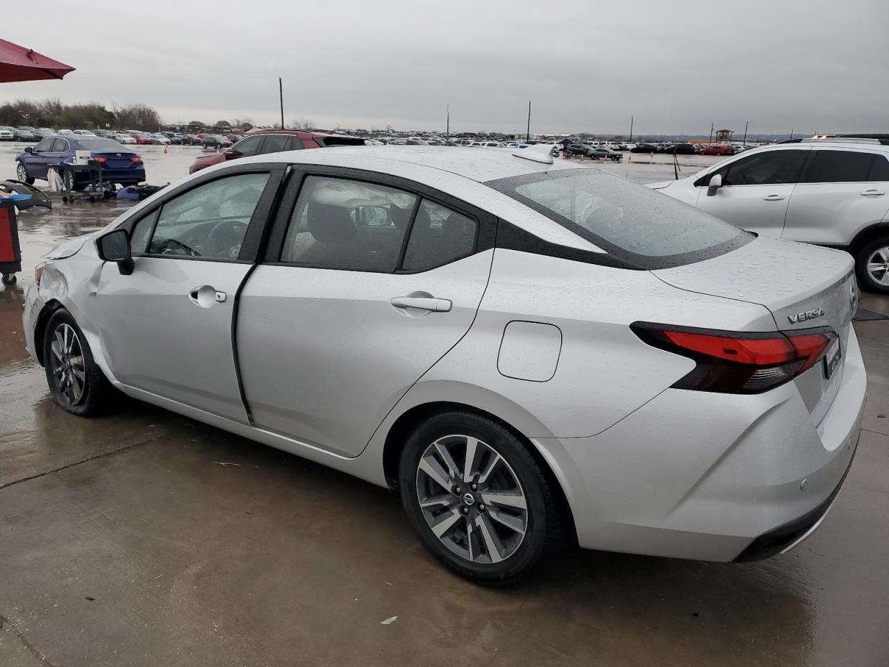 2021 Nissan Versa - Image 2