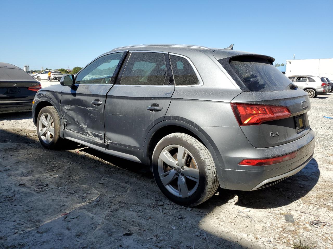 VIN WA1ANAFY8K2034066 2019 AUDI Q5 no.2