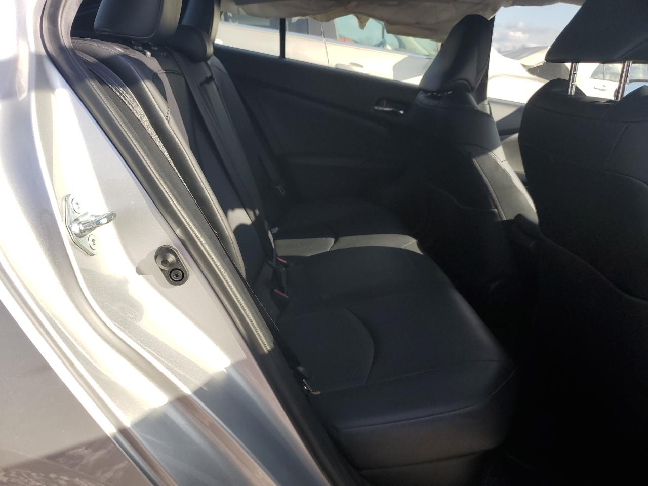 2018 Toyota Prius - Image 10