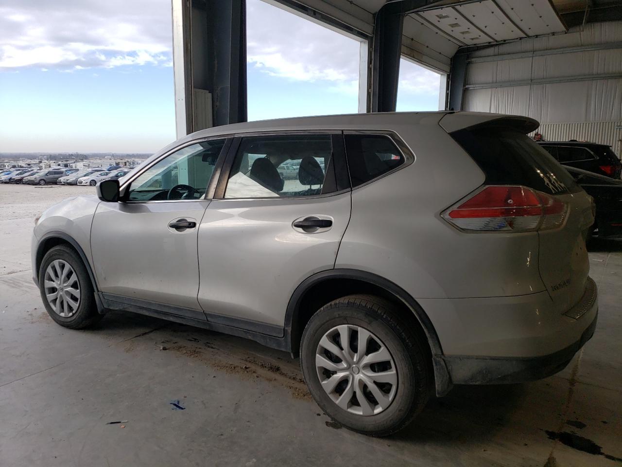 KNMAT2MV5GP652126 2016 NISSAN ROGUE - Image 2