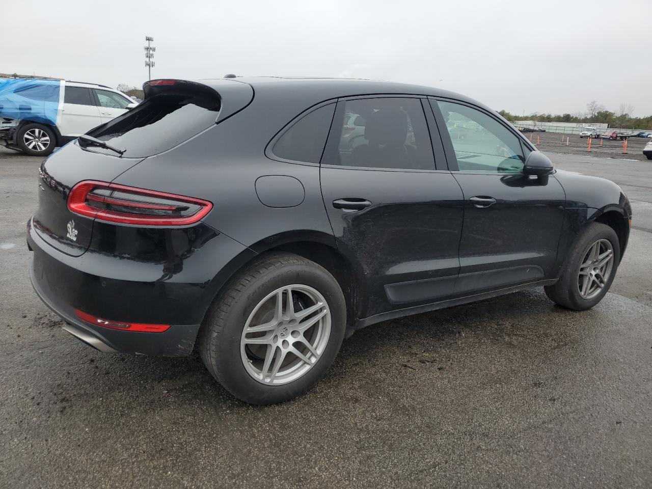 VIN WP1AA2A58HLB04834 2017 PORSCHE MACAN no.3